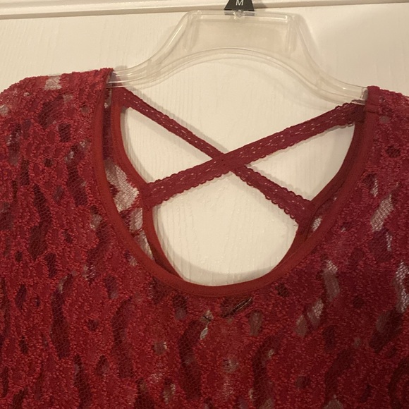 BKE Boutique size medium red floral mesh long sleeve top - Picture 3 of 7